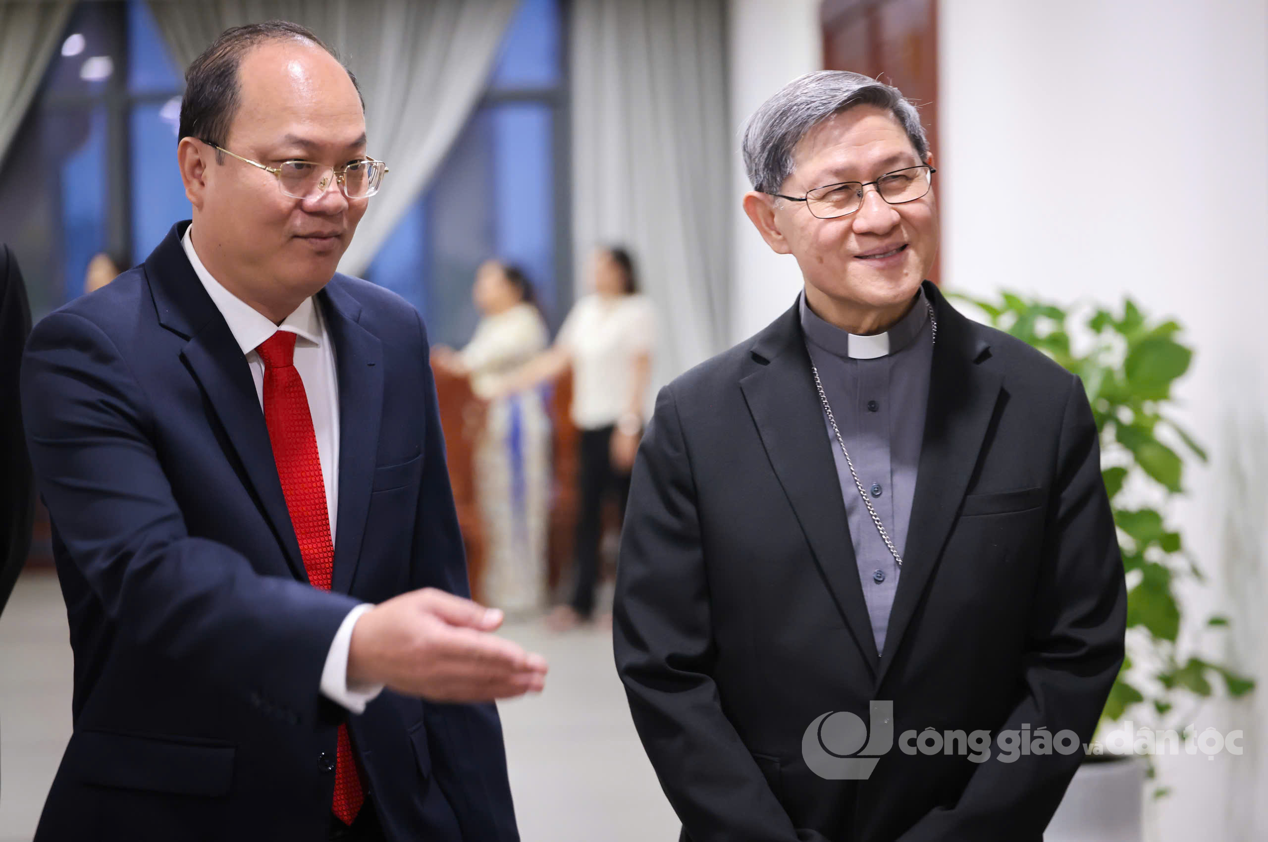 6 TỉnhUyCamautiep HYTagle.jpg (552 KB)