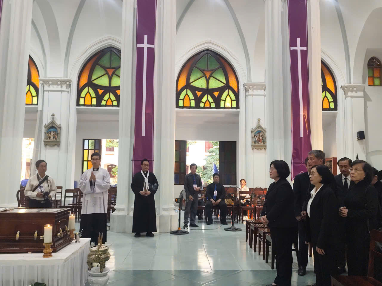 Đại diện lãnh đạo thành phố viếng Đức Hồng y Gioan Baotixita Phạm Minh Mẫn