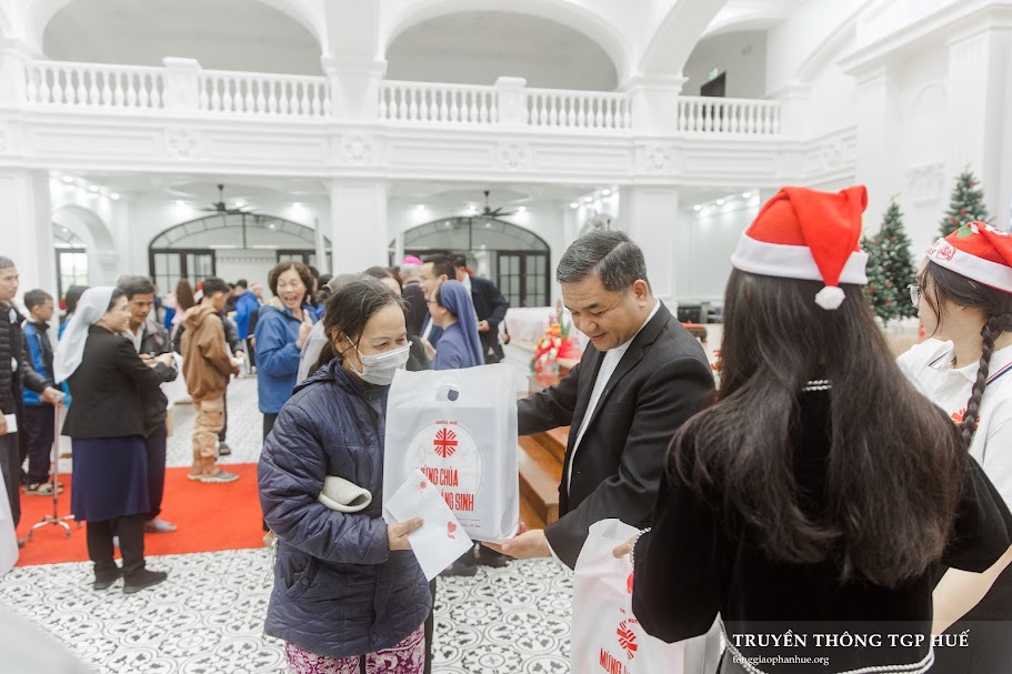 Giáng Sinh nối kết yêu thương