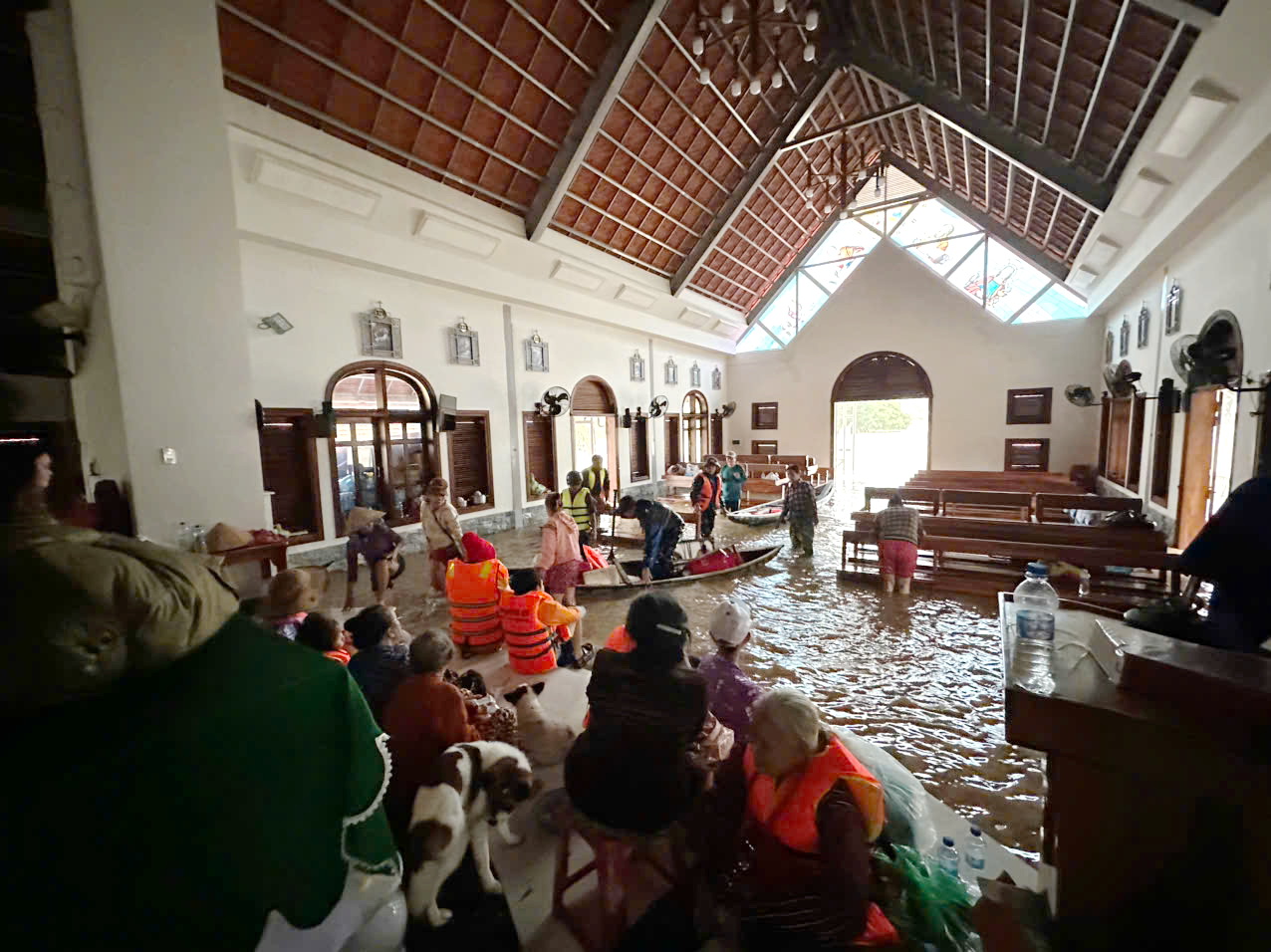 Giáo phận Qui Nhơn chìm trong biển nước