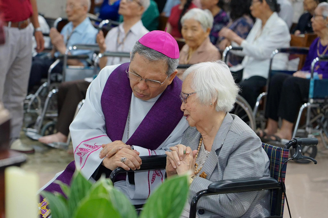 Xuân mới, cầu bình an và sức khỏe cho bệnh nhân