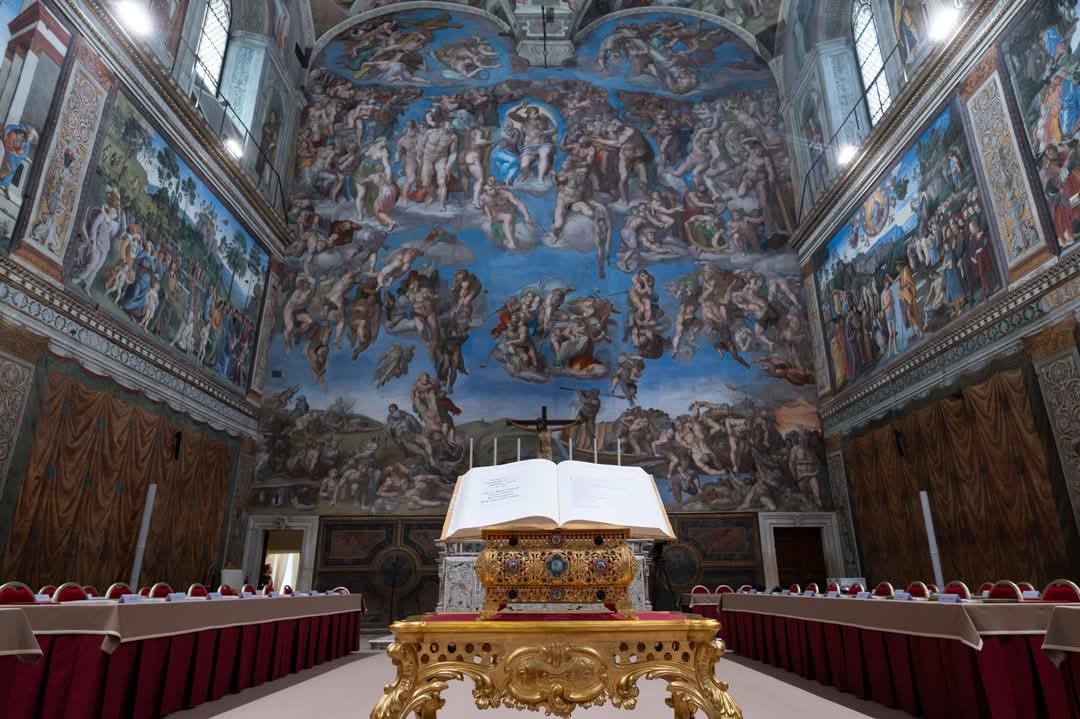 Ảnh: Nhà nguyện Sistine sẵn sàng cho mật nghị hồng y