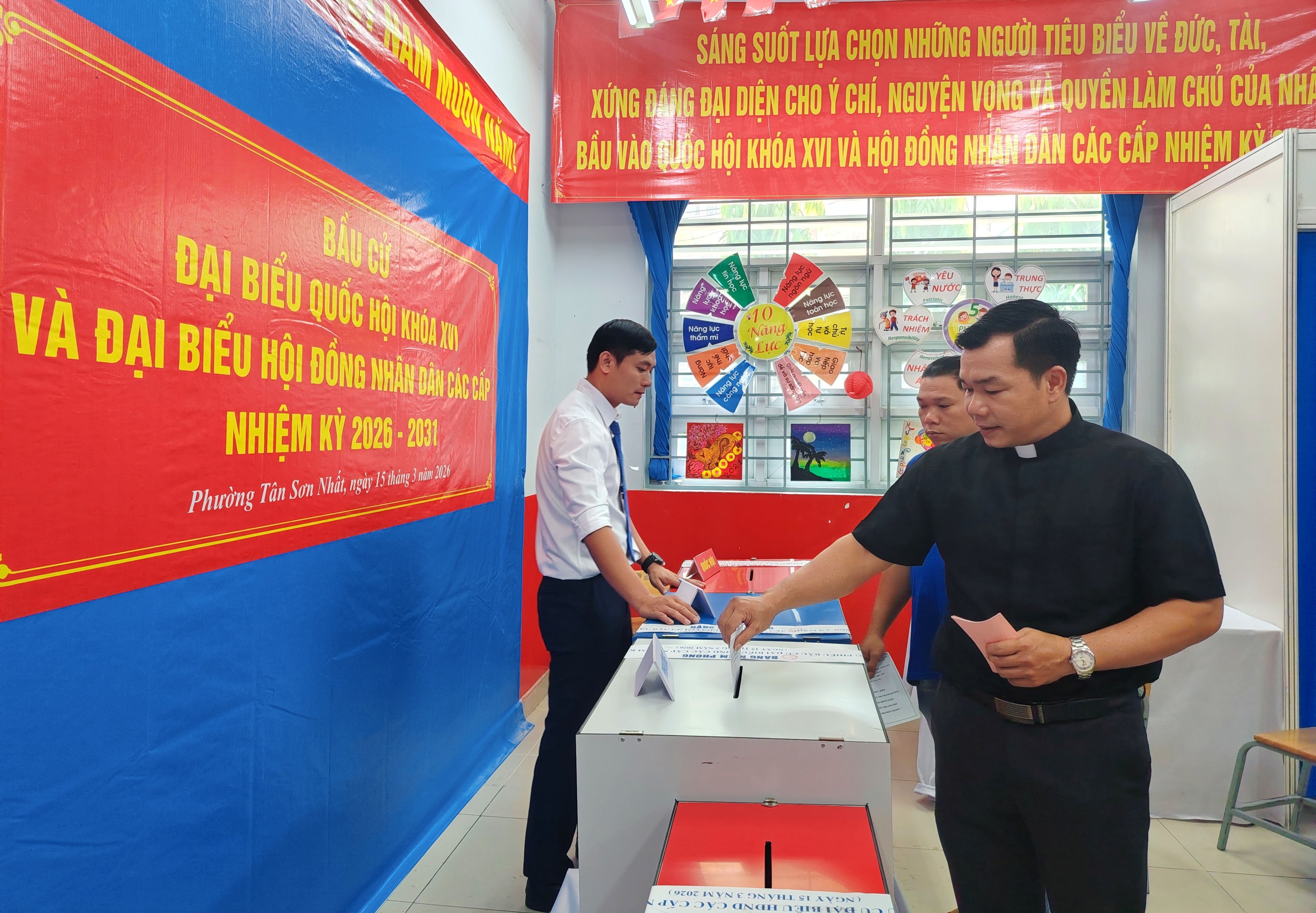 hình 1.jpg (2.83 MB)