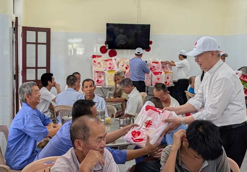 Gởi trao bữa cơm yêu thương
