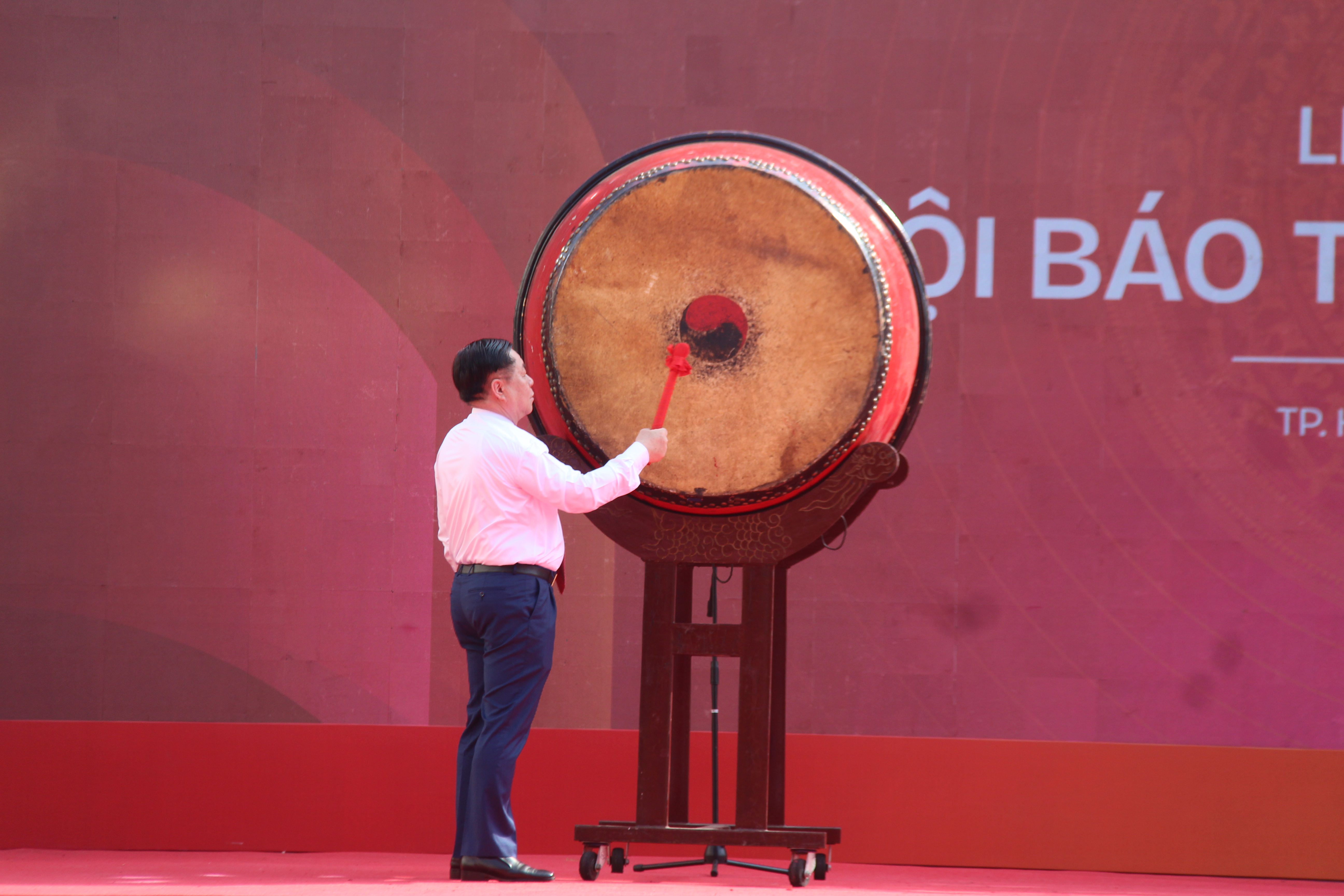 đánh trống khai mạc - BV.JPG (5.14 MB)