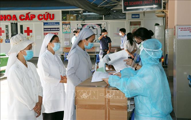 Nét đẹp 'đạo-đời' chung tay chống dịch trên thành phố mang tên Bác |  baotintuc.vn