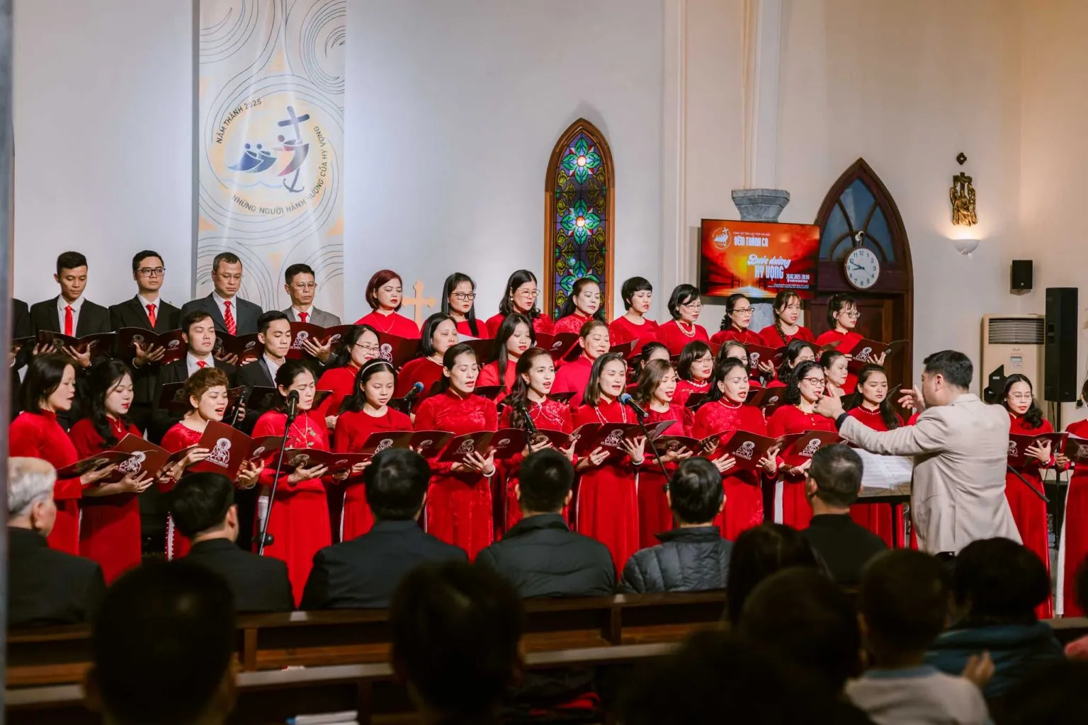 Đêm thánh ca “Bước đường hy vọng”