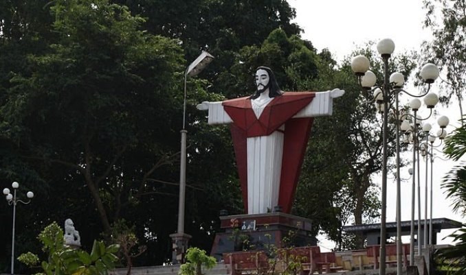 Tượng Chúa Kitô Vua trên đồi Gia Hòa