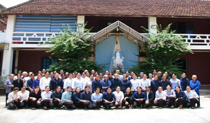 Vai gầy gánh vác thương yêu