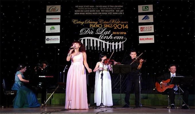 Tiếng dương cầm hát 2015