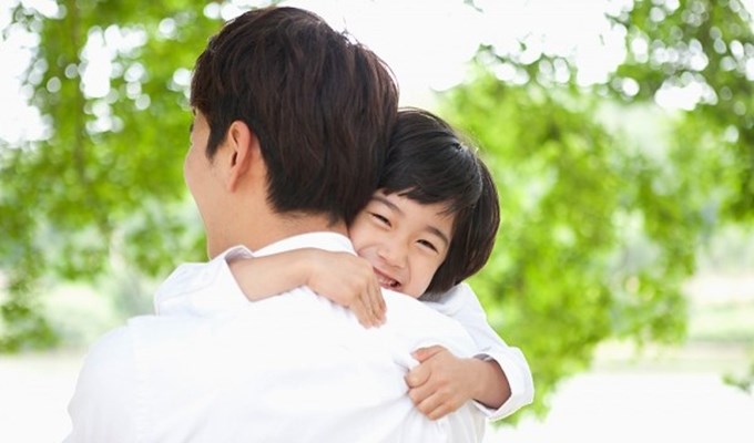 Bố vắng nhà, làm sao để con vẫn ngoan ?