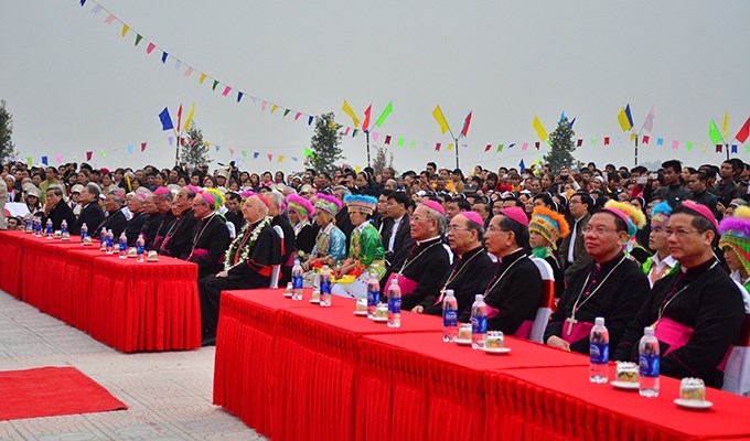 Đối thoại thác ghềnh và hy vọng biển cả...