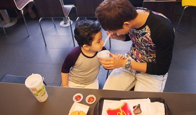 Chuyện chăm con thơ của những ông bố trẻ