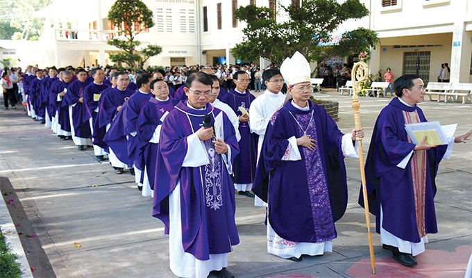 Đức cha Vĩnh Long trong lòng  bằng hữu
