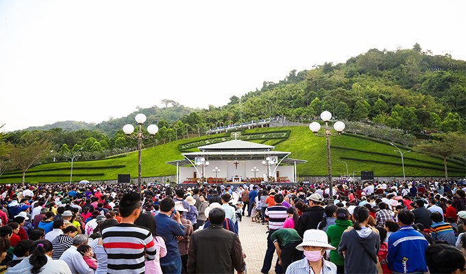 Hành hương đầu năm