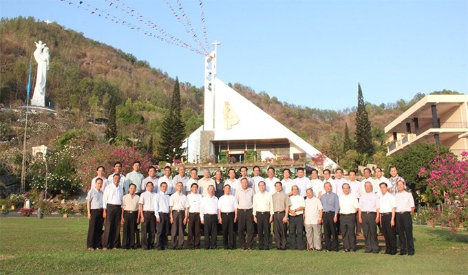 Học tập Tự sắc  “Mitis Iudex Dominus Iesus”