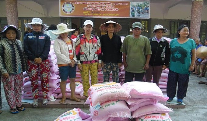 Âm thầm bên những cảnh đời hiu quạnh...