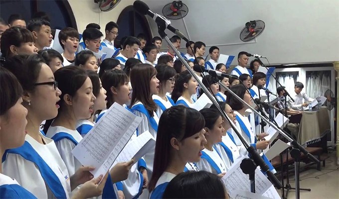 Hát với cả tấm lòng