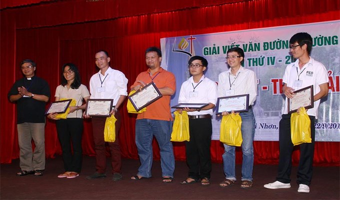 Trao giải viết văn Đường Trường lần thứ IV
