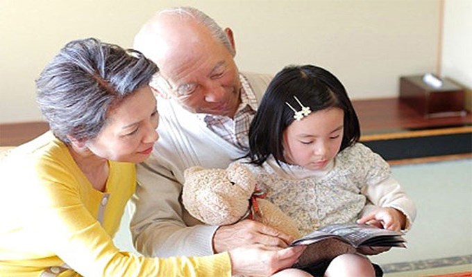 Chuyện ông bà chăm cháu