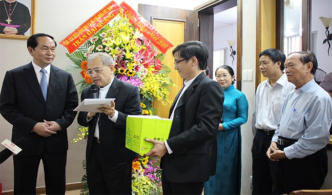 Chủ tịch nước Trần Đại Quang thăm nhà thờ Đức Bà Sài Gòn