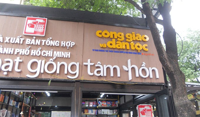 Niềm xúc động trên con đường sách