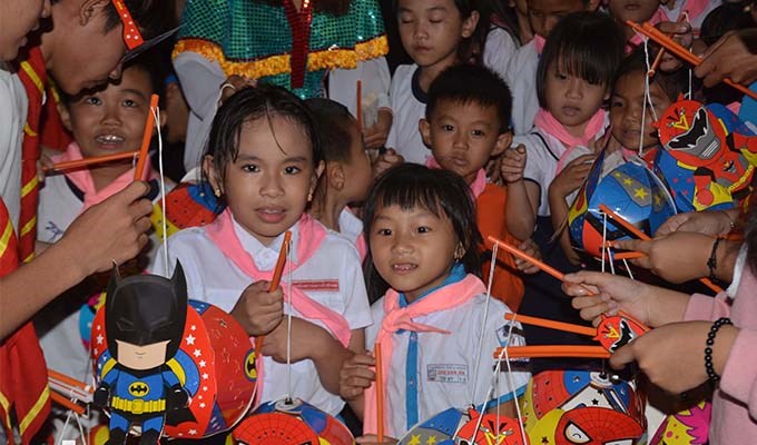 Thiếu nhi giáo xứ Russeykeo vui Tết Trung Thu