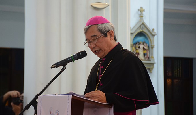 Ðức Tân Giám mục Louis Nguyễn Anh Tuấn tuyên thệ