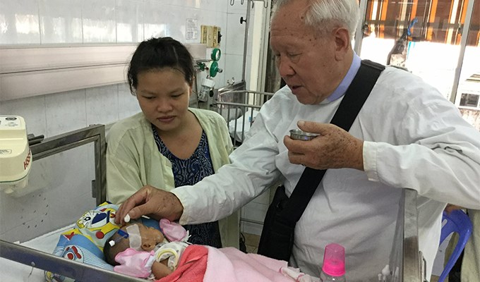 Chở yêu thương đến người cùng khổ
