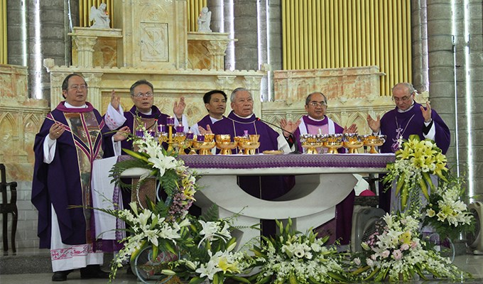 Đức cha Phaolô Nguyễn Văn Hòa an nghỉ trên quảng trường Ave Maria