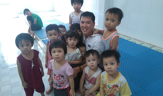 Xây yêu thương từ những vụn vỡ