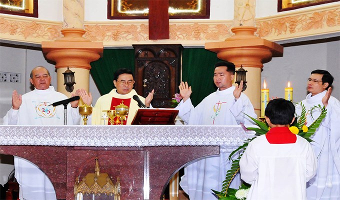 Nêu tên Đức Giám mục trong kinh nguyện thánh thể (P1)