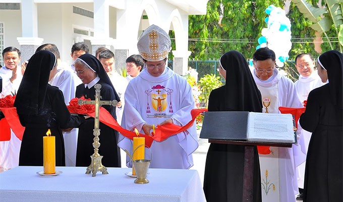 Làm phép nhà mới