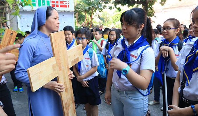 Vòng tay mùa Chay nơi các xứ đạo