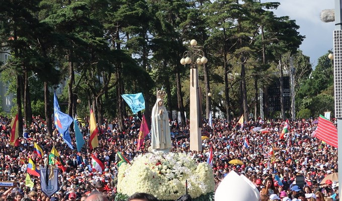 Rước kiệu Đức Mẹ tại Fatima