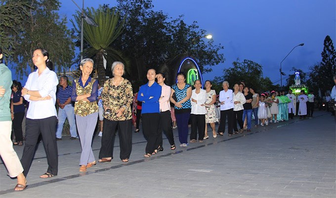 Ưu tư mùa hoa dâng Mẹ