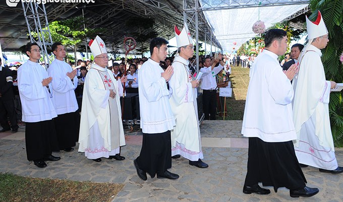 HÌNH ẢNH LỄ TẤN PHONG GIÁM MỤC ĐỨC CHA ĐAMINH NGUYỄN VĂN MẠNH