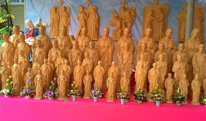 Triển lãm tượng composite về Chúa, Mẹ