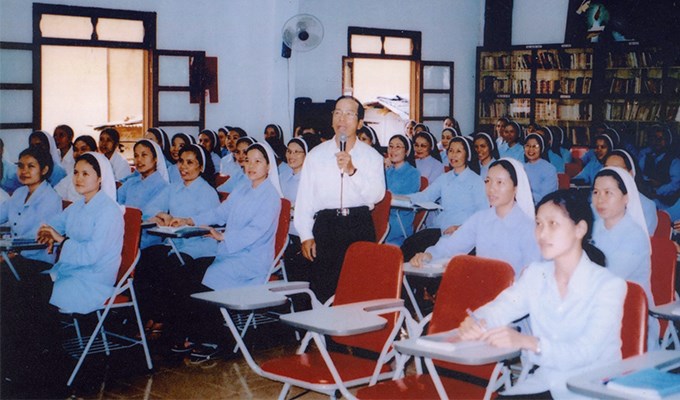Mang tin mừng đến các buôn làng Êđê