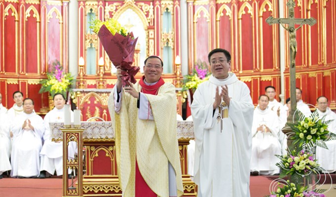 Những bước chân đầu tiên của  Ðức tân Tổng Giám mục