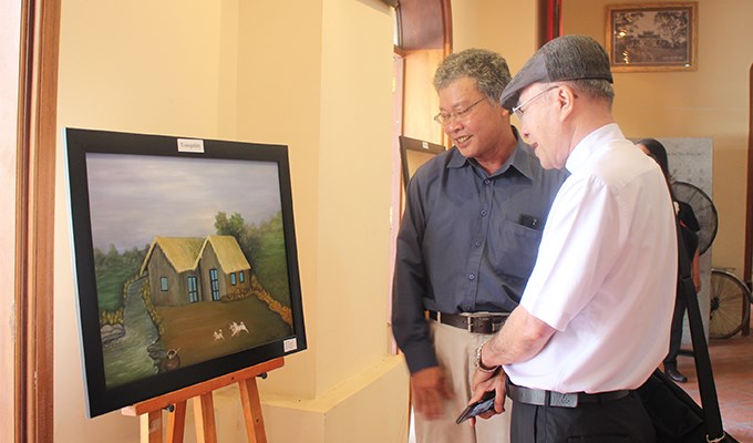 Trưng bày tranh hướng về Năm Thánh Gia đình