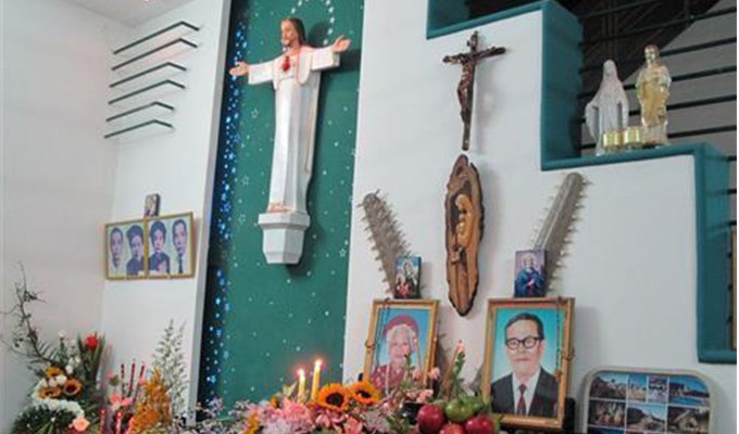 Bàn thờ trong gia đình ngày Tết