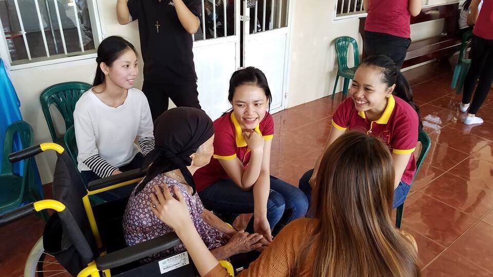 Dành cả thanh xuân để yêu đời, yêu người