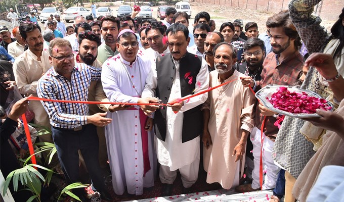 Nhà thờ đầu tiên trong khuôn viên đại học tại Pakistan