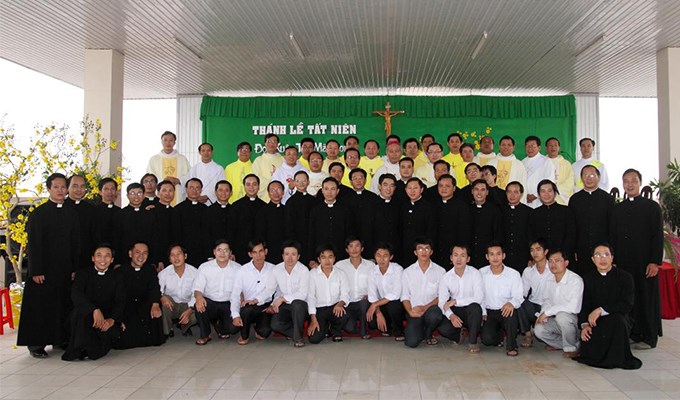 Rảo bước  trên cánh đồng truyền giáo