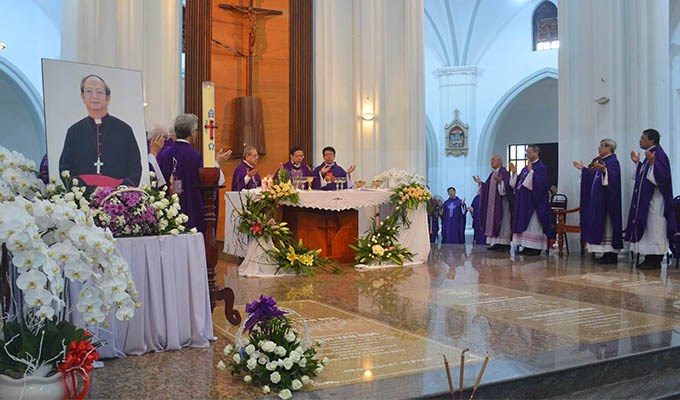 Lễ giỗ 100 ngày Ðức cố Tổng Giám mục Phaolô Bùi Văn Ðọc