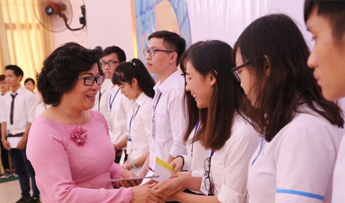 Học bổng Tôma Thiện, đỡ nâng sinh viên nghèo