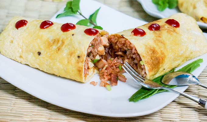 Omurice - cơm cuộn trứng kiểu Nhật