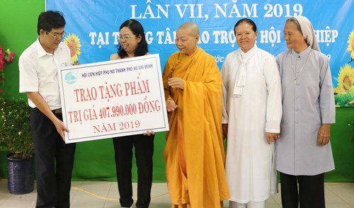 Các nữ tu kết nối nhau sống bác ái