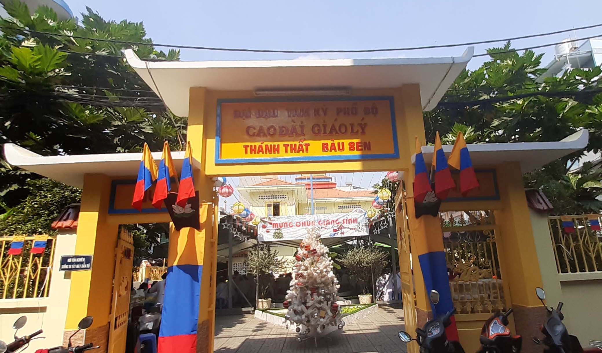 Thánh thất Bàu Sen mừng Chúa Hài Ðồng